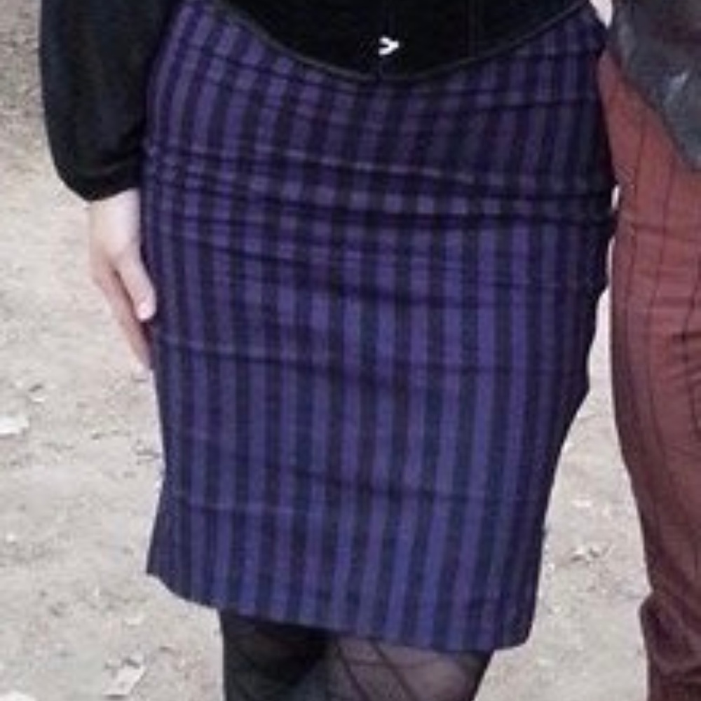 Striped pencil skirt with working side zippers